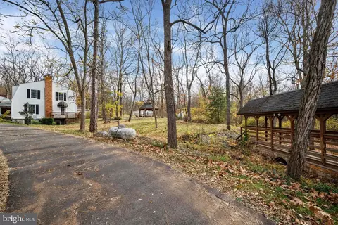 Exterior - 6953 Middle Rd, Middletown, VA 22645 photo 13 of 15