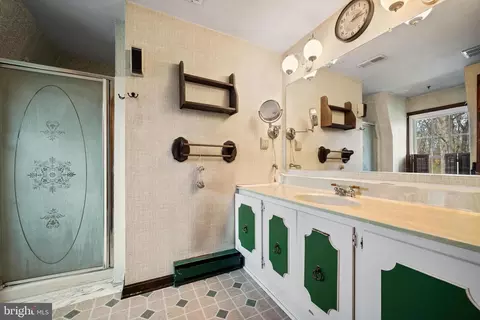 Bath - 6953 Middle Rd, Middletown, VA 22645 photo 1 of 2
