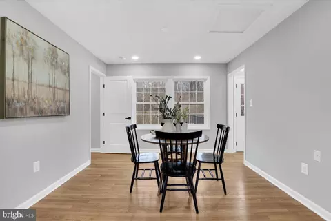 Entry Way - 7005 Middle Rd, Middletown, VA 22645 photo 2 of 4