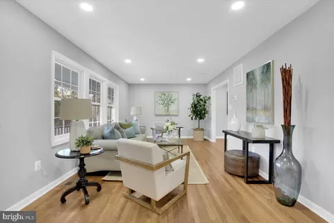 Living - 7005 Middle Rd, Middletown, VA 22645 photo 2 of 4