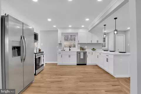 Kitchen - 7005 Middle Rd, Middletown, VA 22645 photo 2 of 4