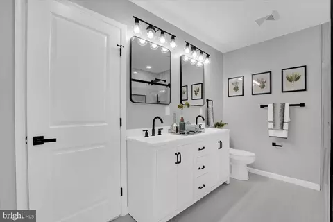 Bath - 7005 Middle Rd, Middletown, VA 22645 photo 5 of 9