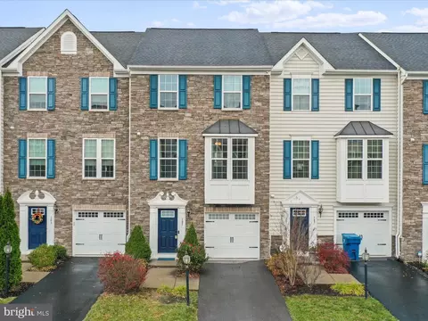 105 Chamomile Ct, Lake Frederick, VA 22630