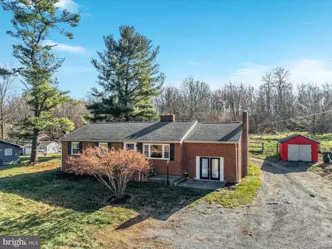 6729 Middle Rd, Middletown, VA 22645