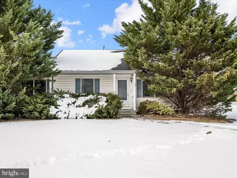 100 Heathrow Ln, Winchester, VA 22601