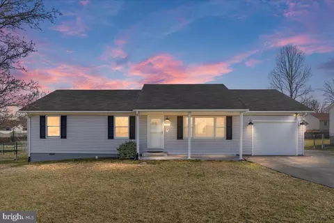 214 Nightingale Ave, Stephens City, VA 22655