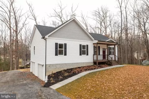 205 Dogwood Dr, Cross Junction, VA 22625