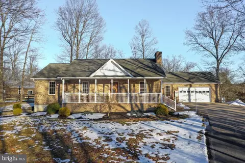 206 Crossing Paths Ln, Winchester, VA 22602