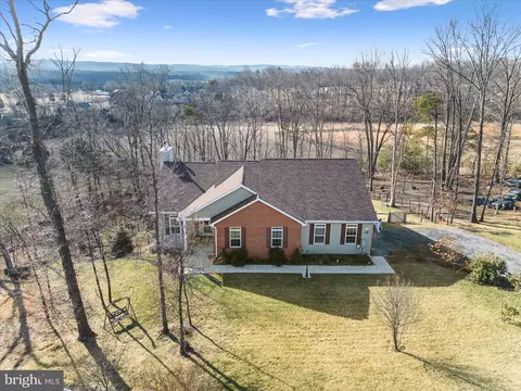 219 Plow Run Ln, Winchester, VA 22602