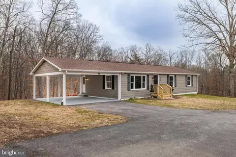 418 Bloomery Pike, Cross Junction, VA 22625