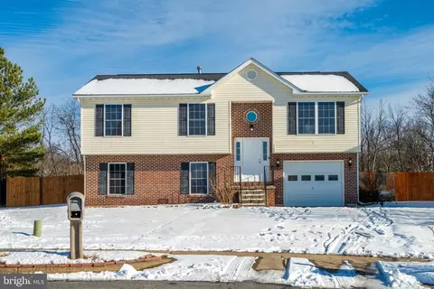102 Legacy Ct, Stephens City, VA 22655