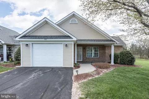 105 Knollwood Ct, Winchester, VA 22602