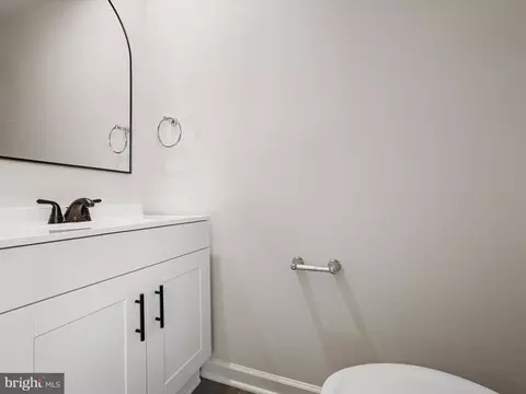Bath - 145 Grand St, Middletown, VA 22645 photo 1 of 3