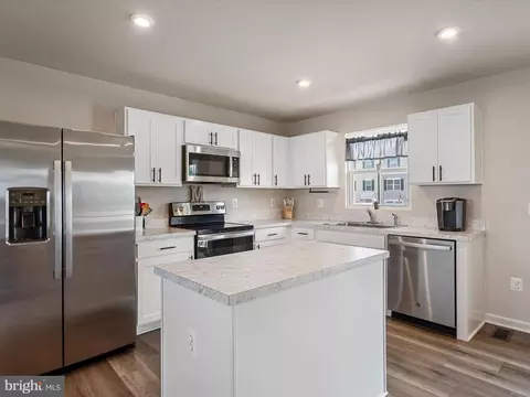 Kitchen - 145 Grand St, Middletown, VA 22645 photo 2 of 5