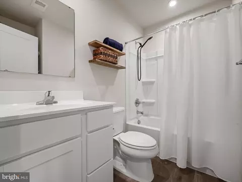 Bath - 145 Grand St, Middletown, VA 22645 photo 2 of 3