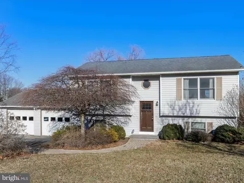 136 Nightingale Ave, Stephens City, VA 22655