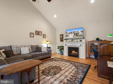 107 Bleeding Heart Dr, White Post, VA 22663 photo 12