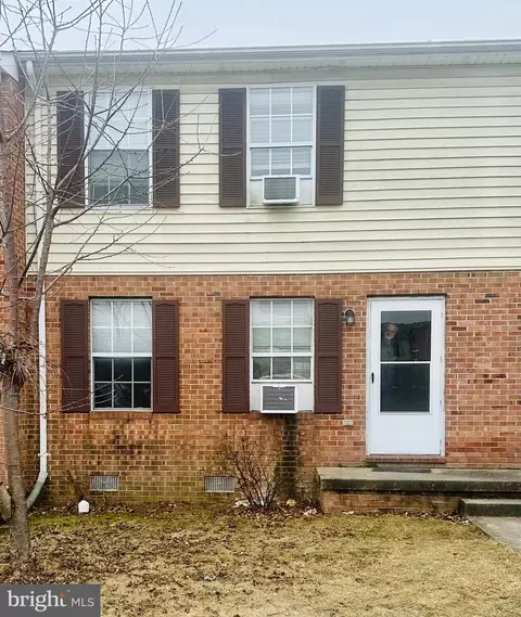 103 Nottoway Dr, Stephens City, VA 22655