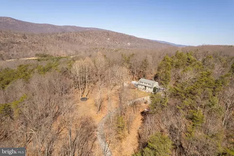 260 Blue Jay Dr, Cross Junction, VA 22625