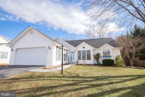 208 Senseny Glen Dr, Winchester, VA 22602