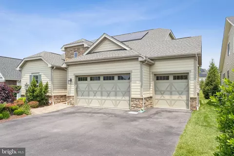 114 Cloak Ln, Lake Frederick, VA 22630