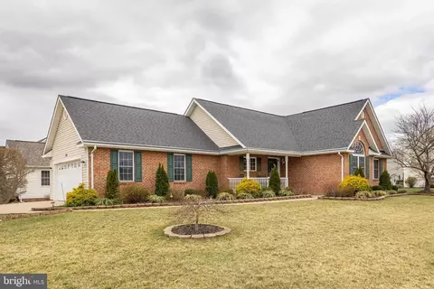 106 Latigo Ct, Stephens City, VA 22655