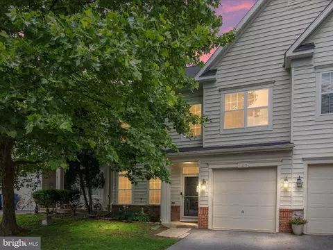325 Quinton Oaks Cir, Stephens City, VA 22655