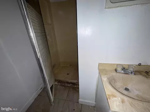 Bath - 6731 Middle Rd, Middletown, VA 22645 photo 3 of 4
