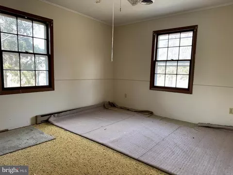 Bedroom - 6731 Middle Rd, Middletown, VA 22645 photo 6 of 15
