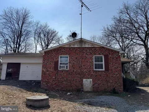 Exterior - 6731 Middle Rd, Middletown, VA 22645 photo 2 of 8