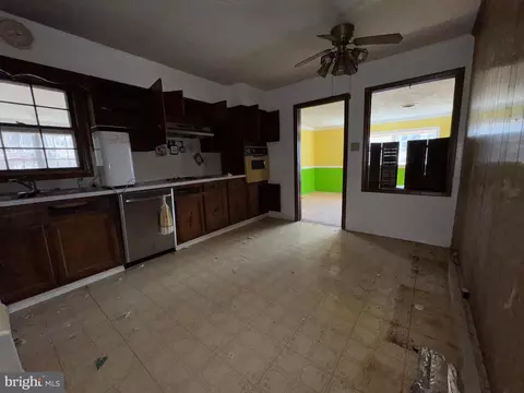 Entry Way - 6731 Middle Rd, Middletown, VA 22645 photo 3 of 6