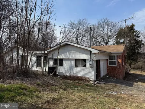 Exterior - 6731 Middle Rd, Middletown, VA 22645 photo 5 of 8