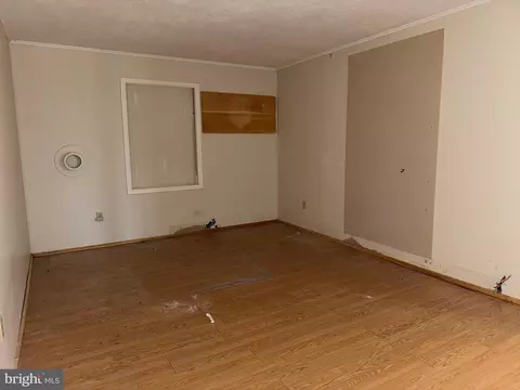 Living - 6731 Middle Rd, Middletown, VA 22645 photo 7 of 20