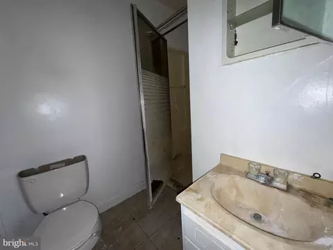 Bath - 6731 Middle Rd, Middletown, VA 22645 photo 2 of 4