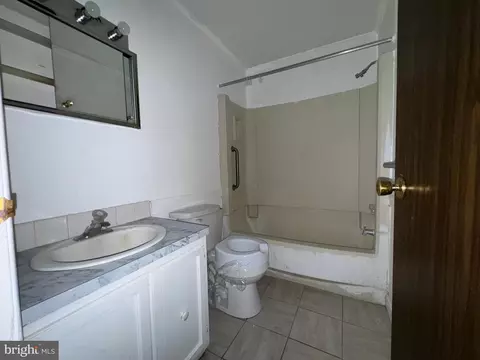 Bath - 6731 Middle Rd, Middletown, VA 22645 photo 1 of 4