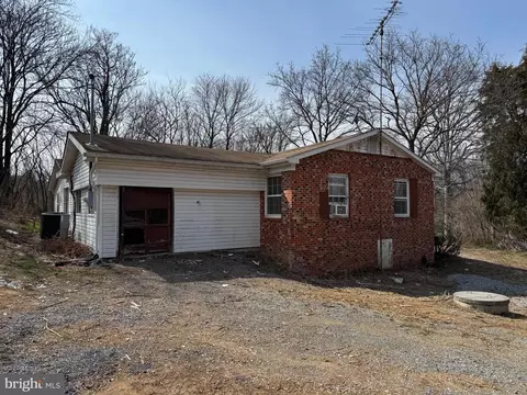 Exterior - 6731 Middle Rd, Middletown, VA 22645 photo 4 of 8