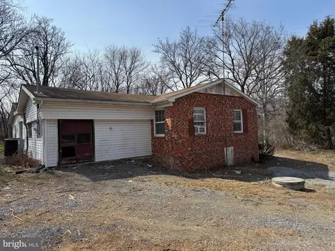 Exterior - 6731 Middle Rd, Middletown, VA 22645 photo 3 of 8