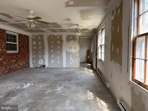 Living - 6731 Middle Rd, Middletown, VA 22645 photo 15 of 20