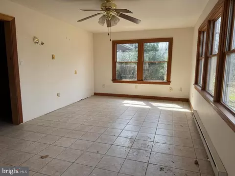 Living - 6731 Middle Rd, Middletown, VA 22645 photo 2 of 20