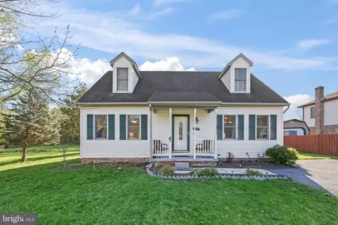 211 Bluebird Dr, Stephens City, VA 22655