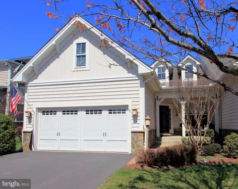 219 Grebe Dr, Lake Frederick, VA 22630