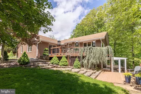 1134 Lakeview Dr, Cross Junction, VA 22625