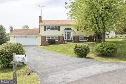 121 Downing Cir, Stephens City, VA 22655