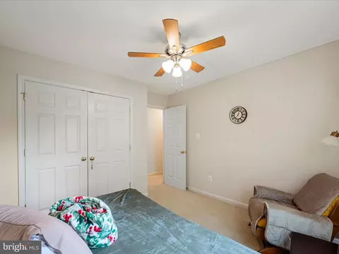 Bedroom - 108 Eagle Dr, Cross Junction, VA 22625 photo 4 of 6