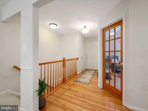 Entry Way - 108 Eagle Dr, Cross Junction, VA 22625 photo 2 of 5