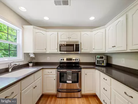 Kitchen - 108 Eagle Dr, Cross Junction, VA 22625 photo 2 of 3