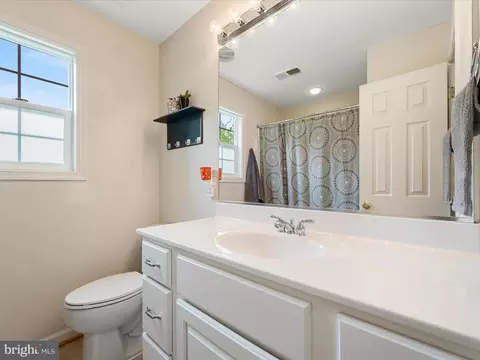 Bath - 108 Eagle Dr, Cross Junction, VA 22625 photo 3 of 4