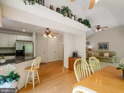 Entry Way - 108 Eagle Dr, Cross Junction, VA 22625 photo 4 of 5
