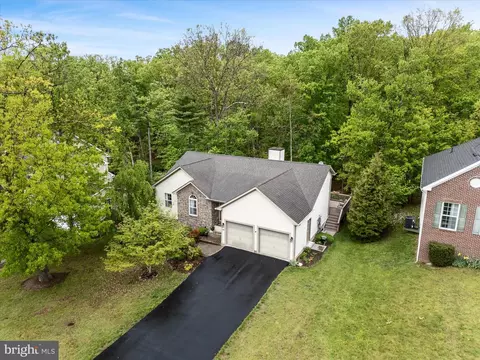 View/Area - 108 Eagle Dr, Cross Junction, VA 22625 photo 1 of 8