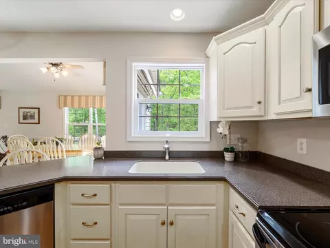 Kitchen - 108 Eagle Dr, Cross Junction, VA 22625 photo 3 of 3